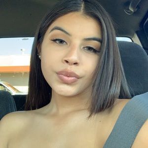 Meet your Posher, Alejandra